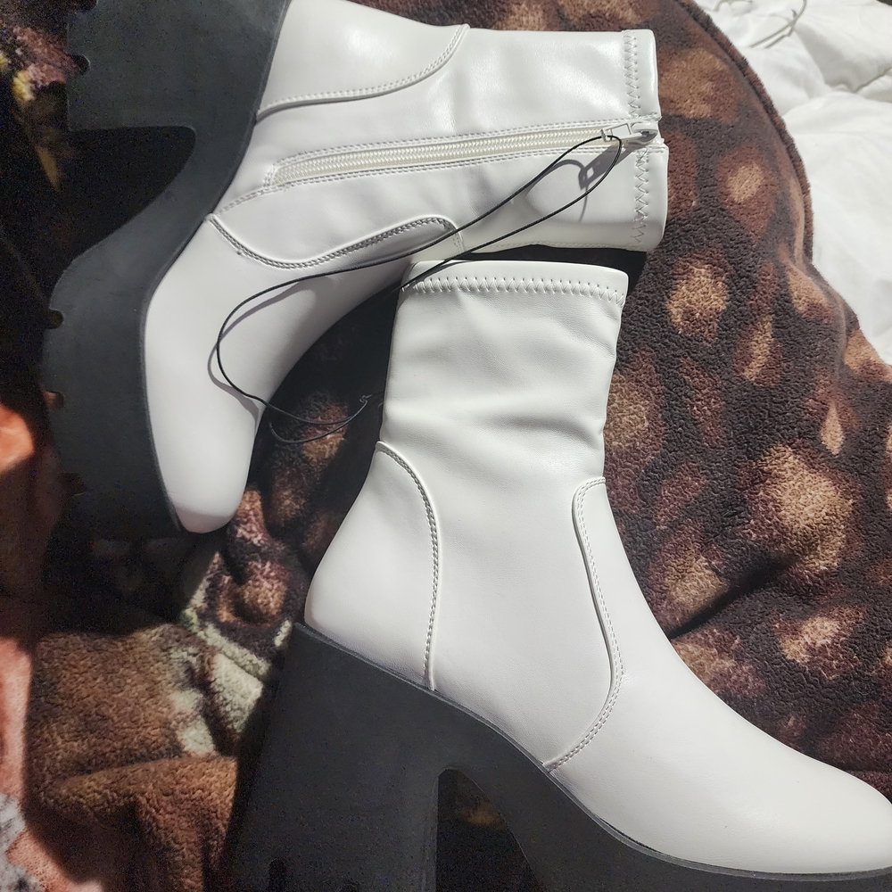 Forever 21 White and Black Heeled Boots